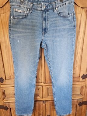 Calvin Klein Men's Slim Straight Light Wash Denim Jeans